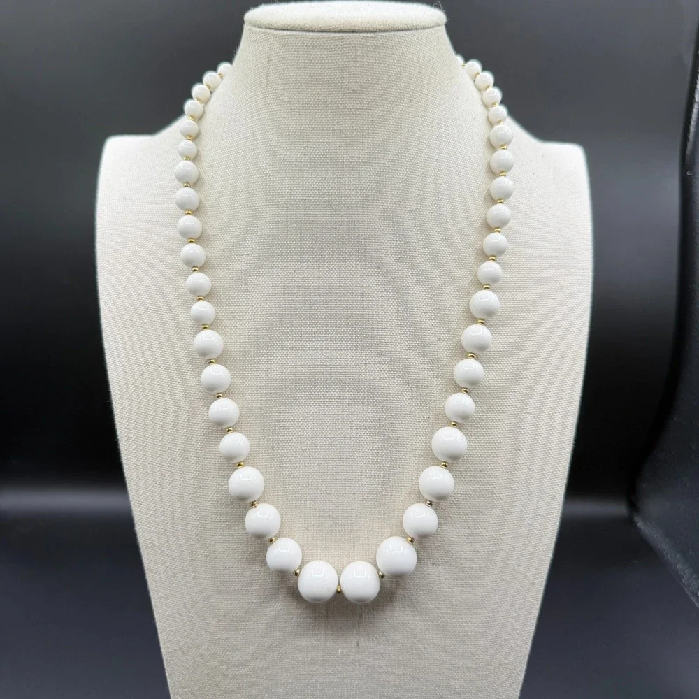 White Graduated Bead Necklace Gold Tone Spacers Chunky Classic Statement Jewelry